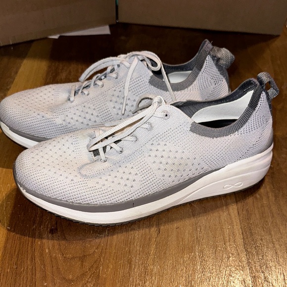 Cherokee Infinity Shoes - Women’s Cherokee Infinity Everon Knit Gray Sneakers Sz 9.5